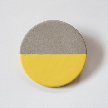 POINT　HALF brooch　Gray/ Yellowの画像