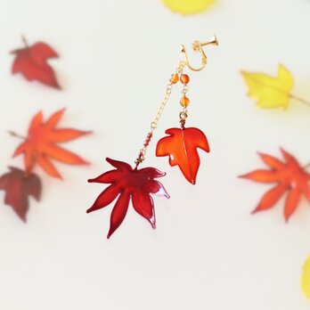 秋色ゆらり耳飾り✩✩色づく葉っぱたち【ディップアート】イヤリング・ピアスの画像