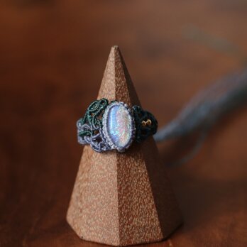 【マクラメ】オーストラリア産オパールの指輪1の画像
