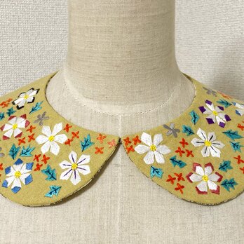 手刺繍つけ襟（マスタード）の画像