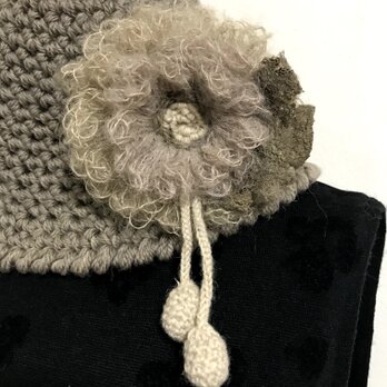 　モヘアふわふわコサージュ（草木染）の画像
