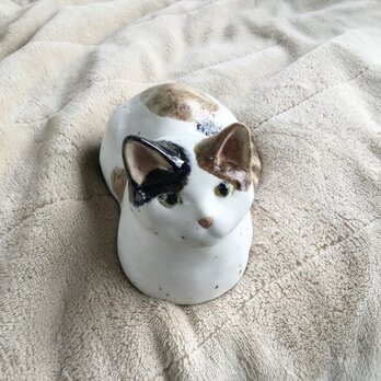 陶器の三毛猫の画像