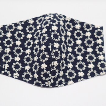 綿レース刺繍（濃紺に白の花柄）立体マスク　#871の画像