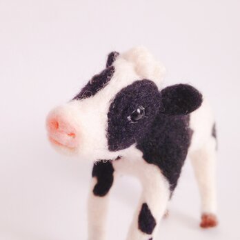 羊毛フェルト　牛さんのフィギュアの画像