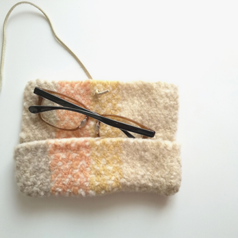 織りフェルト　ホームスパン　フワフワ眼鏡ケース　メガネ　手織り　草木染めの画像