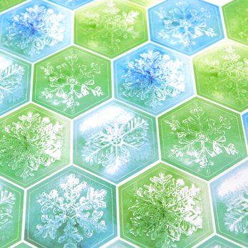 雪の結晶の六角形光沢紙シール ブルー～グリーン40枚+αの画像