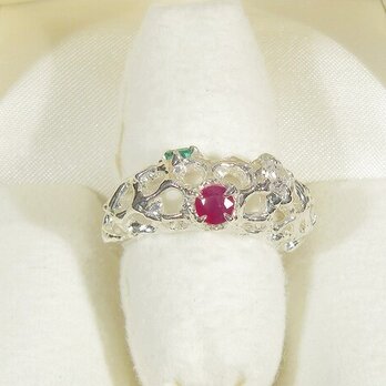 ルビーとエメラルド、再生ダイヤモンド、SV925の指輪（リングサイズ：13.5号、サイズ変更可、ロジウムの厚メッキ）の画像