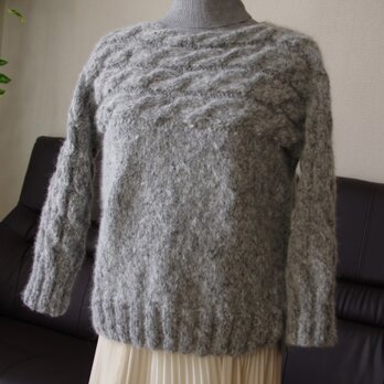 まっすぐ編みのセーター　ケーブル模様　ふんわりセーターの画像