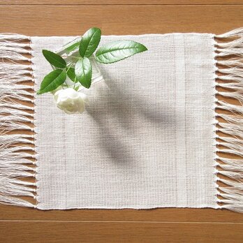 真っ白の、手織り麻の花瓶敷　（９）の画像