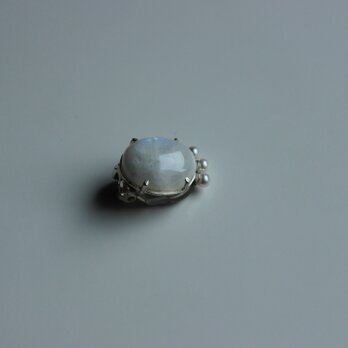 WHITEラブラドライトのイヤリング(3～3.5㎜あこや真珠）の画像
