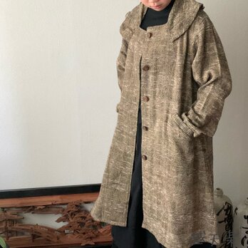 リボン風たっぷり襟の手織り綿前開きコート　裏付きで暖かくゆったり着こなせるAライン　薄茶絣の画像