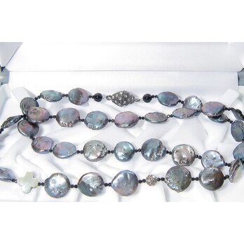 本真珠（淡水、バロック）と貝パーツ、ブラックスピネル、オニキスのロングネックレス（高級宝飾品用のボール、マグネット）の画像