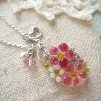 ガラスの小さな小さな花束ネックレス＊フューシャ＆ピンクの画像