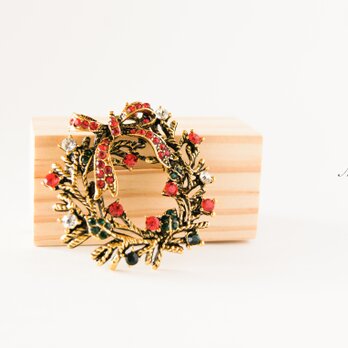 『クラシックなクリスマスリースのブローチ』アンティーク調の画像