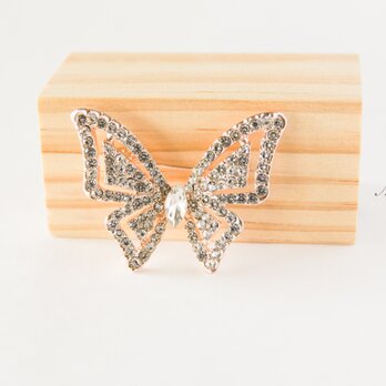 『キラキラな蝶々のブローチ』帯留め　バタフライ　ラインストーンの画像