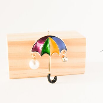 『ロマンチックな雨の日〜虹色の傘のブローチ』の画像