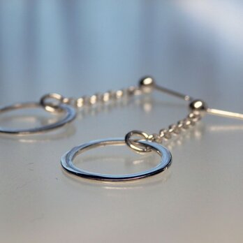Silver Dangling Chain Stud Earringsの画像