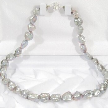 11.0-9.5mm本真珠（淡水、バロック）のネックレス（41cm、シルバー、マグネット・クラスプ）の画像