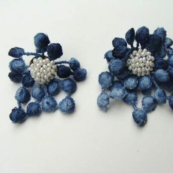 泡の花ピアス藍染め