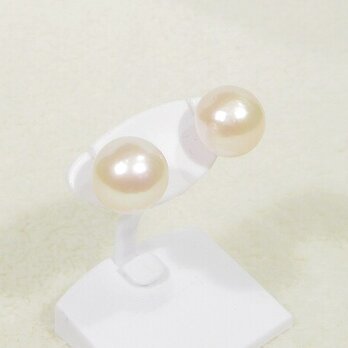 10mm本真珠（淡水、有核）のピアス（チタン、樹脂製キャッチ、ナチュラルカラー）の画像