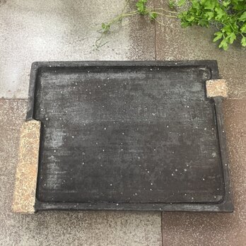 (再出品) 黒釉&赤泥彩掛け分け長角皿(sloped edge)