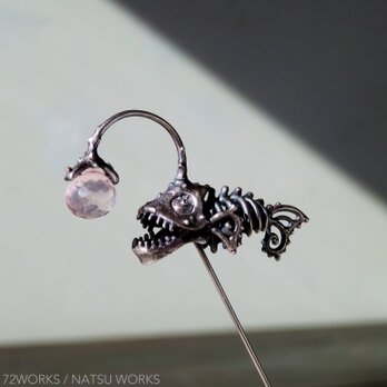 魚とローズクォーツのブローチ ＊ Fish & Rose Quartz Broochの画像