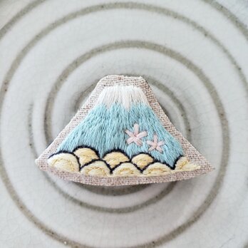 富士山刺繍ブローチ　その②【受注製作】の画像