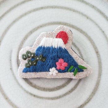 富士山刺繍ブローチ　その③【受注製作】の画像