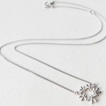 セリ科の花のネックレスAの画像