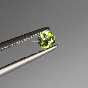 天然石ペリドットのルースストーン (Peridot Loose Stone)の画像