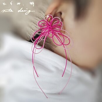 かたっぽイヤーカフ「ひそや、明」（濃ピンク×淡ピンク）の画像