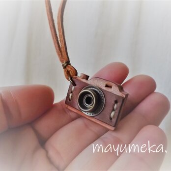 革のミニカメラネックレス・シンプルタイプ・茶色の画像