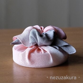シルク ちりめん 風呂敷 中巾 45cm 1.8k 鼡桜 nezuzakura 化粧箱付きの画像