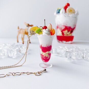 フルーツパフェのネックレス　strawberry フェイクスイーツ　スイーツデコの画像