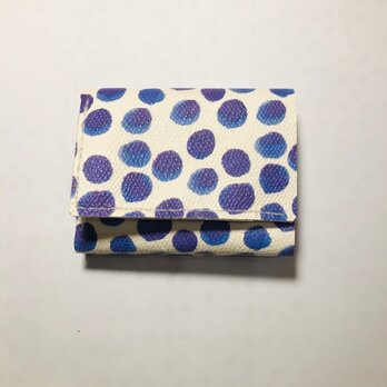 水玉柄レザーの三つ折りコンパクト財布の画像