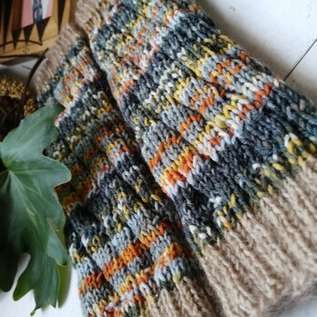 枯れ葉の街角〜オパール毛糸のスパイラル編みレッグウォーマーの画像