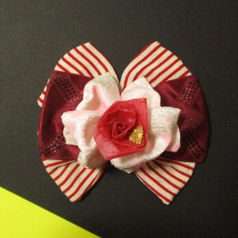 縞縞の赤い風とひらひらの花弁、レモンチェックの赤い和紙バラを添えての画像