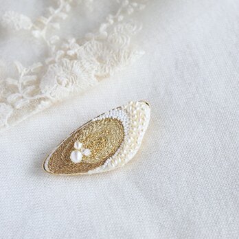 刺繍brooch　パールの画像