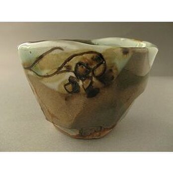 酒器（25）織部釉変形花紋ぐい呑み　陶芸家オリジナルの画像
