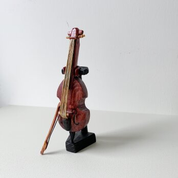 マホガニー調の弦楽器の画像