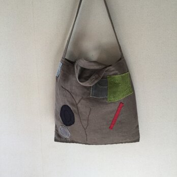リネンのコラージュと刺し子のバッグ『さびしい冬の木 芽生えが待たれる』の画像