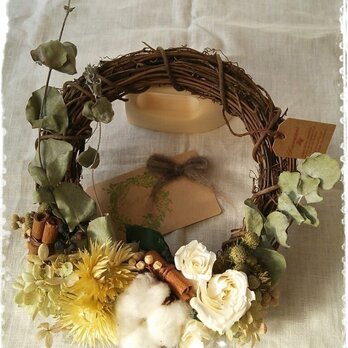 white　rose 　and　cotton　wreathの画像