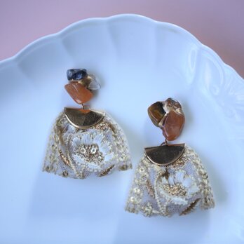 金継ぎｘ天然石 ピアス イヤリング + インド刺繍 (オレンジアベンチュリン、ピーターサイト、ヒマラヤ水晶)の画像
