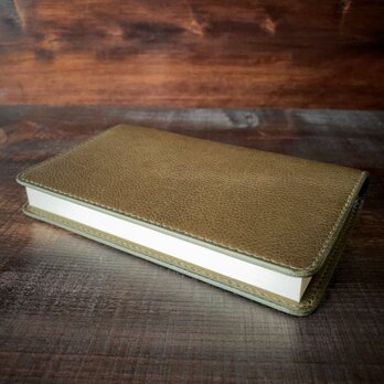 《新書判サイズ》レザーブックカバー（オリーブ）の画像