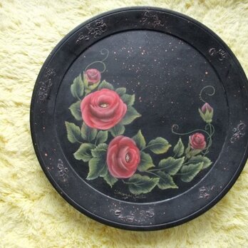 バラの飾り皿の画像