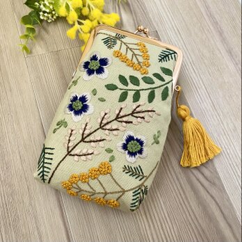 春の庭の刺繍がま口の画像