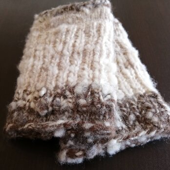 手紡ぎ糸の自然色ハンドウォーマー　ゴム編み模様の画像