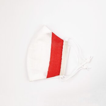 白地に浮かび上がる赤とベージュのラインが優雅な手縫いマスクの画像