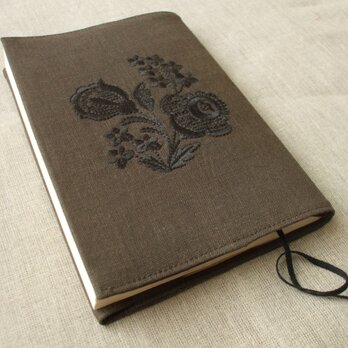 花刺繍の文庫本ブックカバー　麻　茶の画像