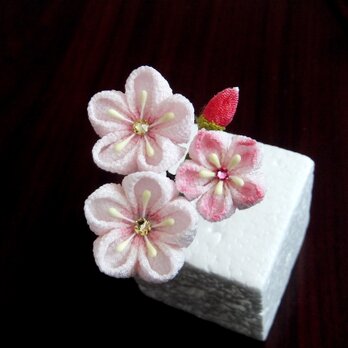 つまみ細工Uピン /  薄桜の画像